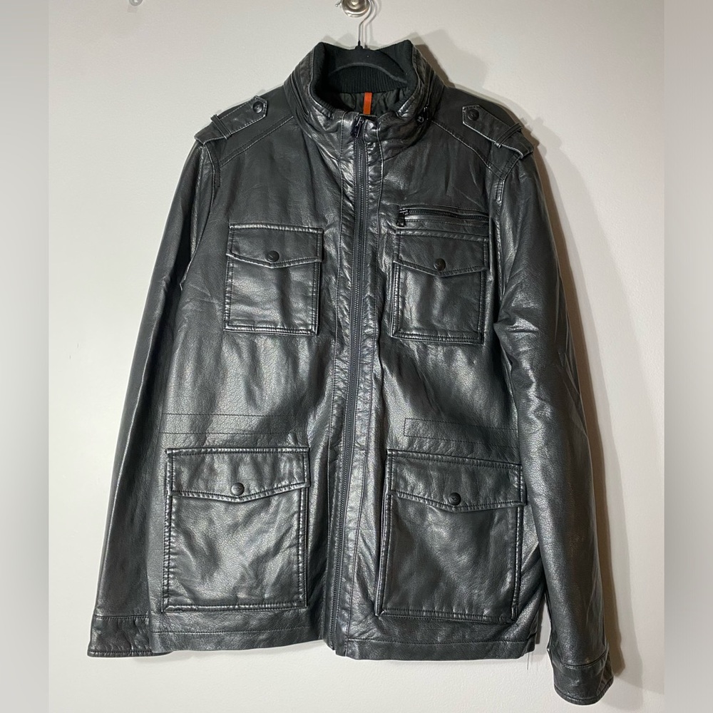 Men’s Dockers Vegan Black Leather L
Motorcycle Inspired Jacket
Lots of pockets - Picture 1 of 11